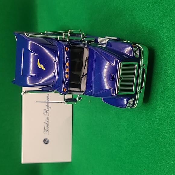 GOODYEAR TIRE 2006 Die Cast Tractor - Picture 5 of 9